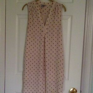 Women's Mock style sleeveless dress by H&M. SIZE 6. Creme with black leave print